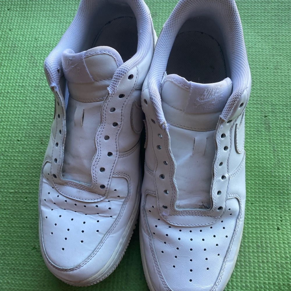 White Nike Air Force 1